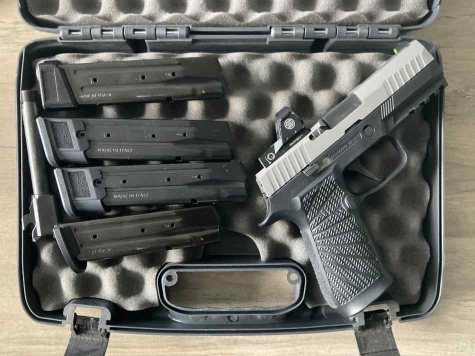 Sig Sauer P320 XCarry Wilson Combat Grip Module