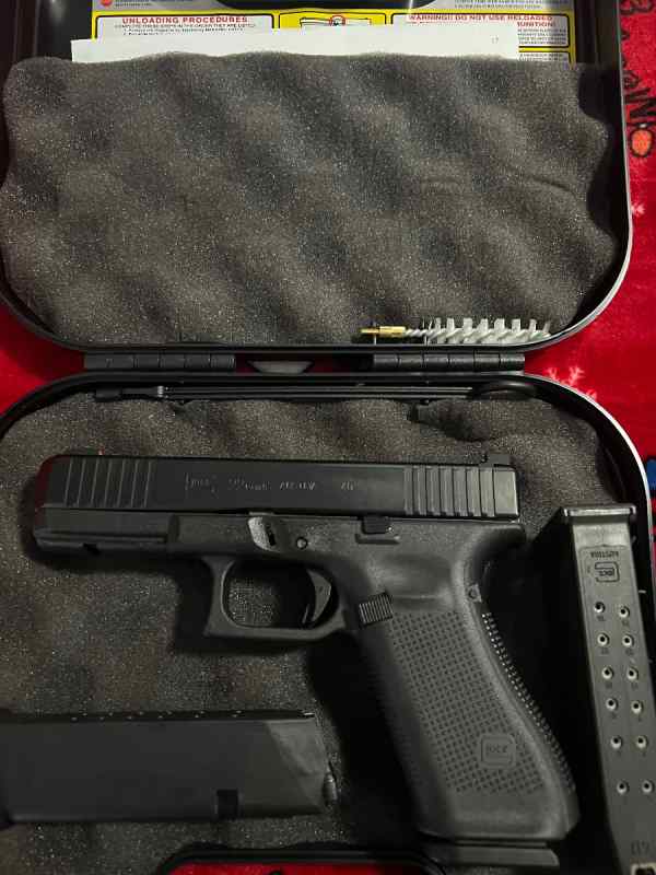 Glock 22 gen5 with night sights $490