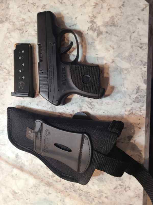 RUGER LCP 380 AUTO