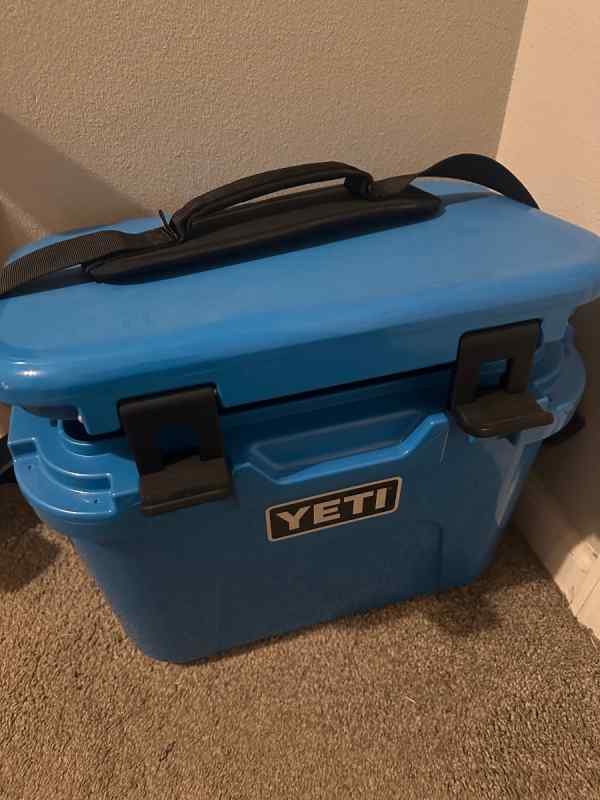 Yeti cooler big wave blue color 