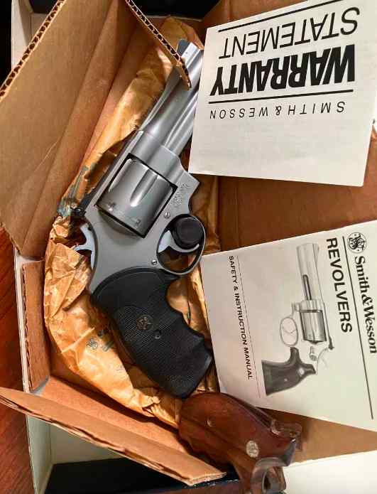 Smith and Wesson 629 mountain gun 44 mag