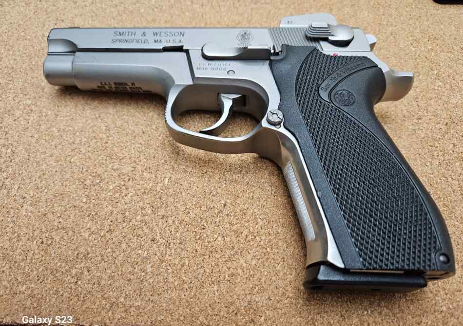 Smith&amp;Wesson 5906 9mm