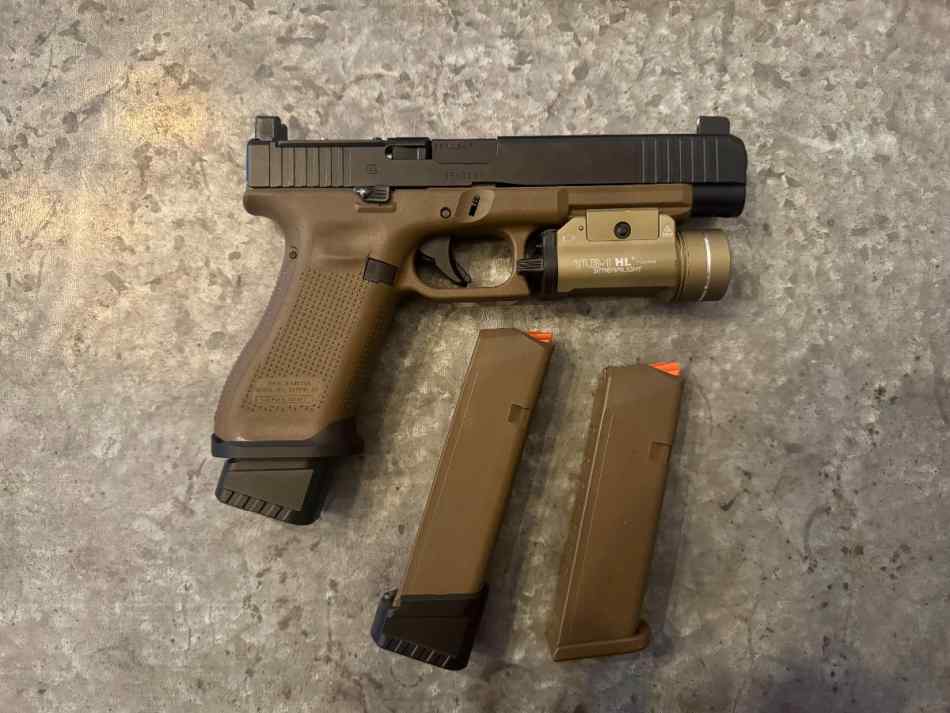 Gen 5 Glock 34 with weapon light and drop holatwr