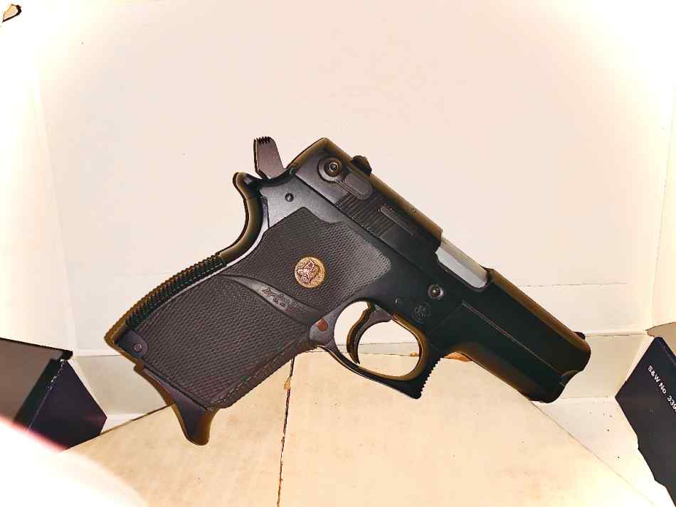 S&amp;W 469 9mm $650