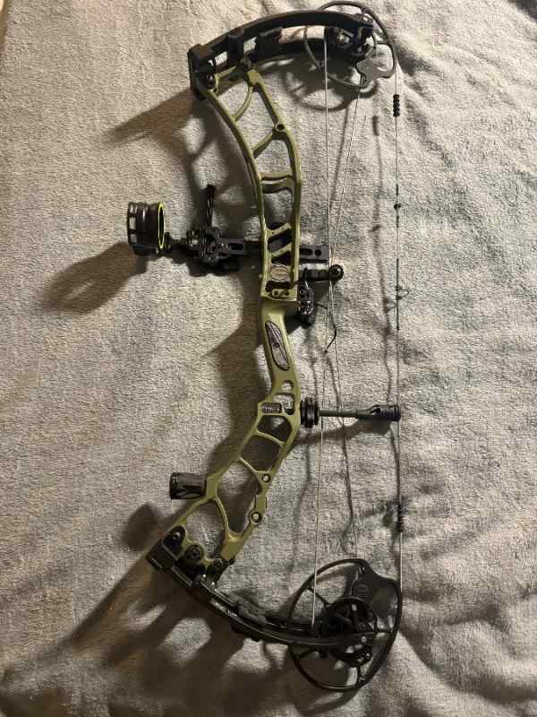 Elite Omnia Compound Bow 