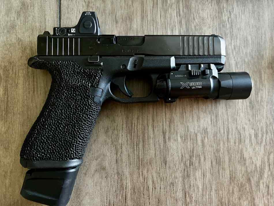 Custom Glock 17 MOS