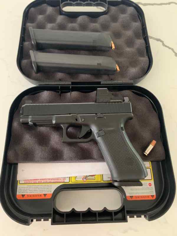 Glock 47 MOS w/ extras 