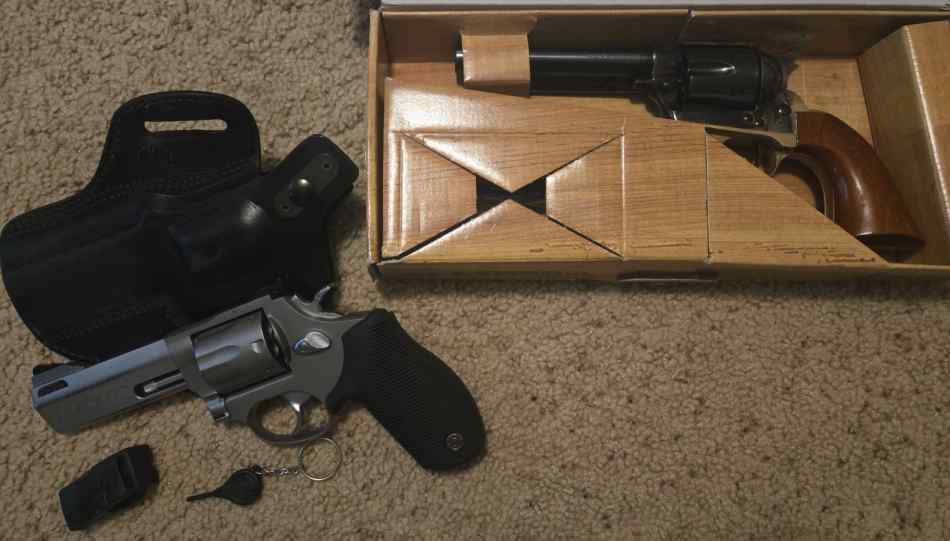 Taurus 627 Tracker and Uberti Cattleman .357 mag