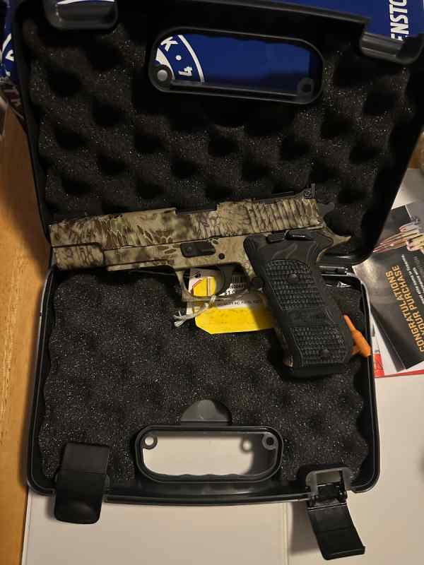 Sig P220 Hunter 10mm Full-Size 2-8 round mags ammo