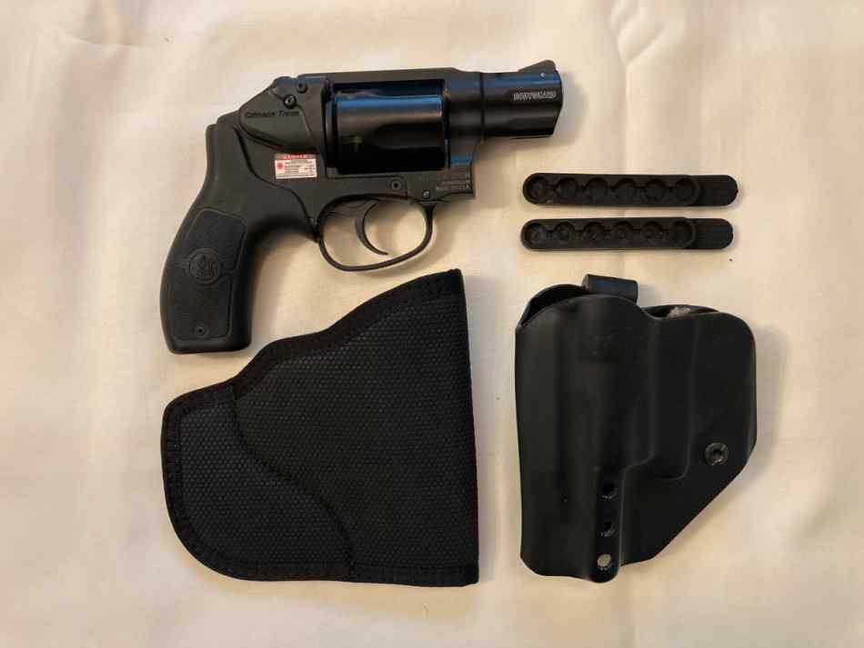 Smith &amp; Wesson Bodyguard .38 Revolver w/laser +