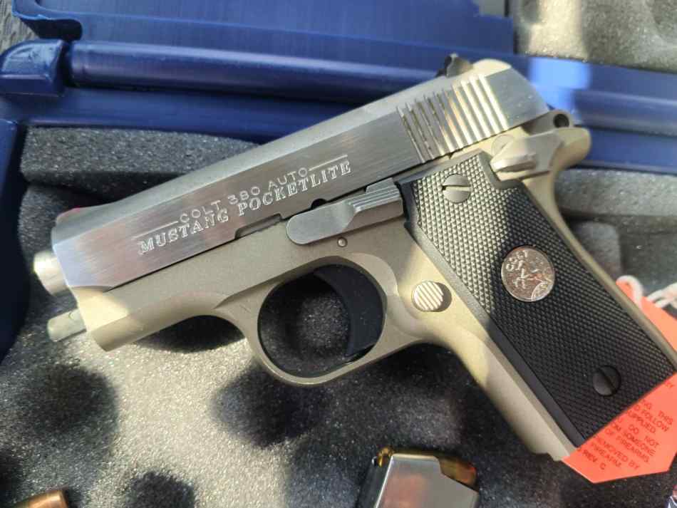 Colt mustang 380