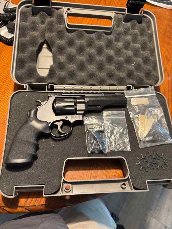 S&amp;W 327 357 Performance Center