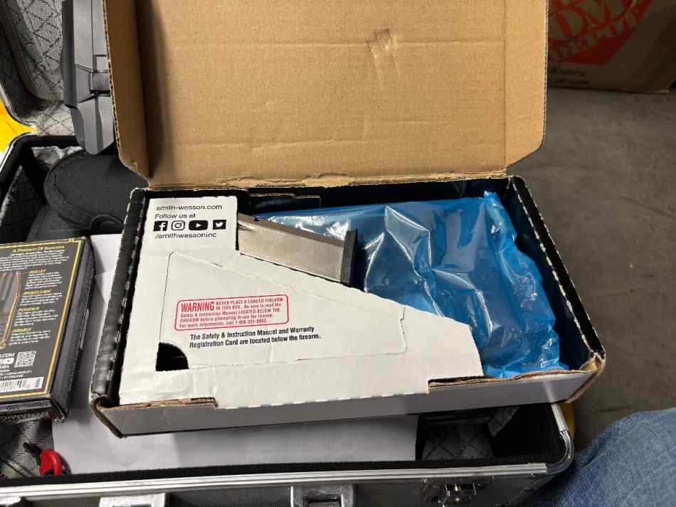 S&amp;W MP 2.0   10 MM NEW IN FACTORY BOX