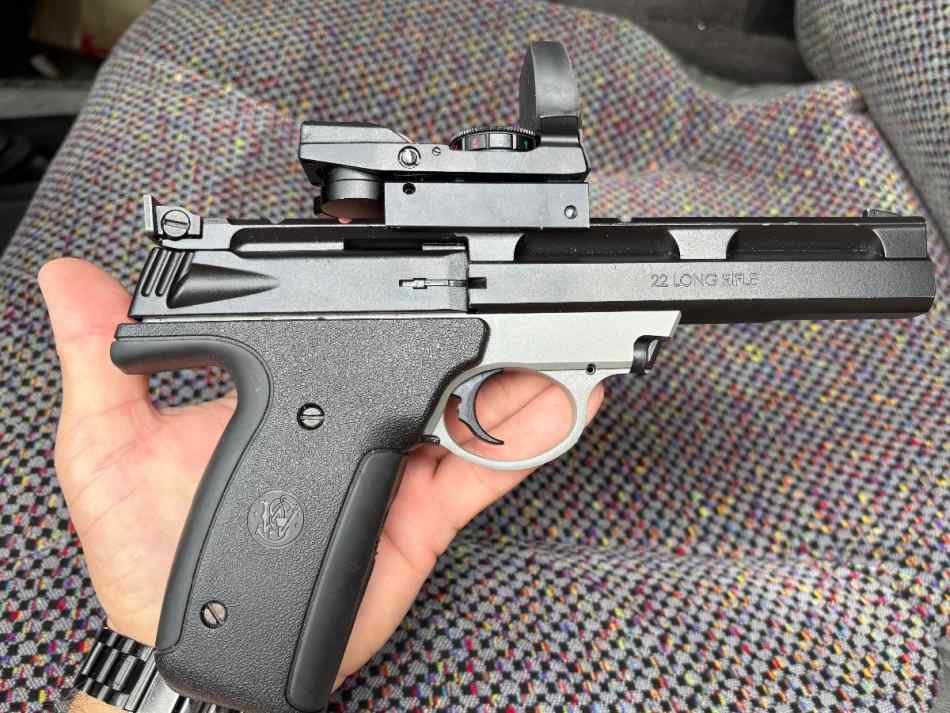 Smith &amp; Wesson 22