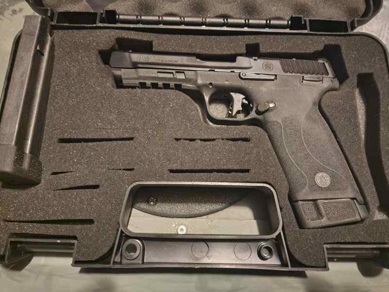 New S&amp;W 22 MAGNUM