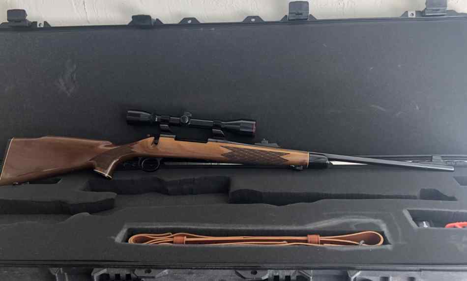 4 - Remington 700 BDL 30-06 in Case - Right.jpg