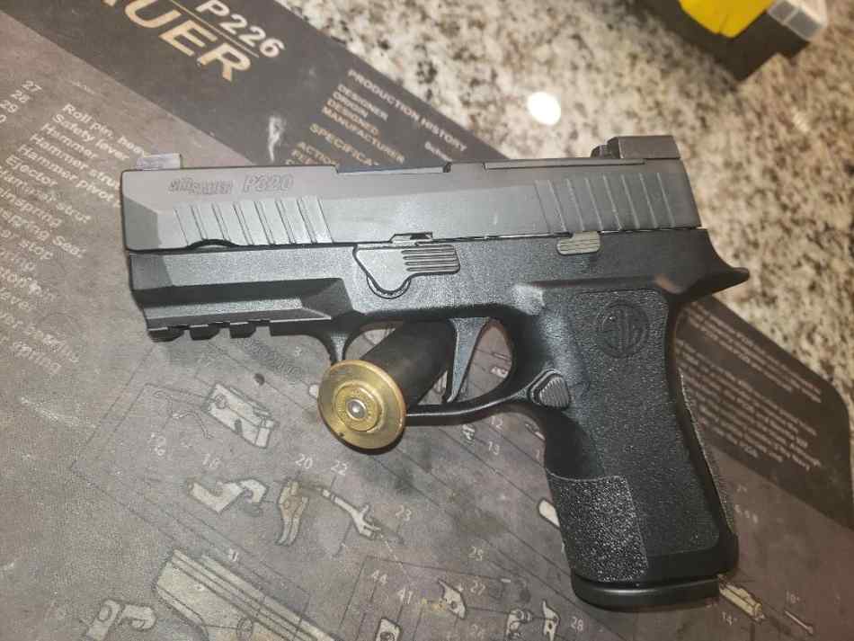 Sig P320 XCompact.jpg