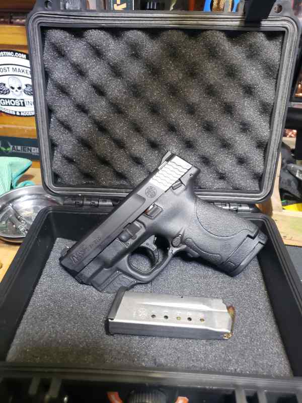 S&amp;W M&amp;P 9mm w/ Laser