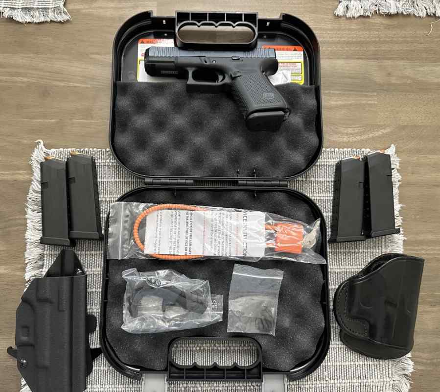 G19 Gen5 with extras 2.jpg