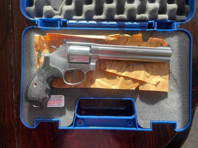 MODEL 686 PLUS 3-5-7 MAGNUM® SERIES