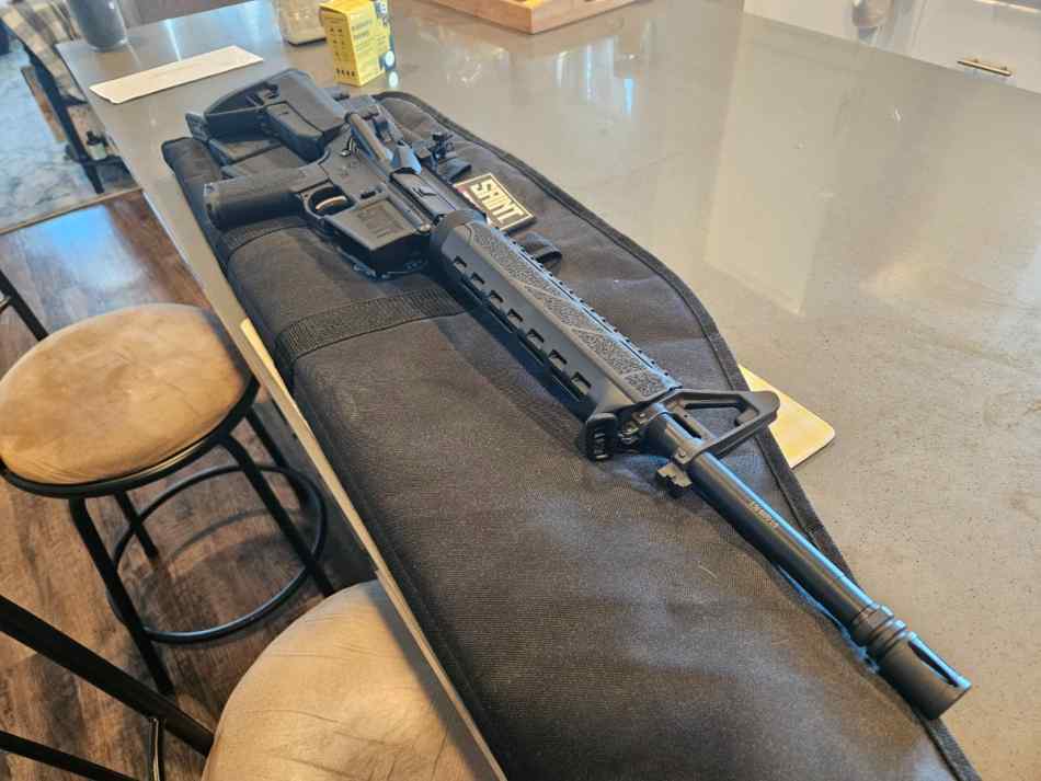 Springfield Saint 5.56 AR-15 Standard - Like New 