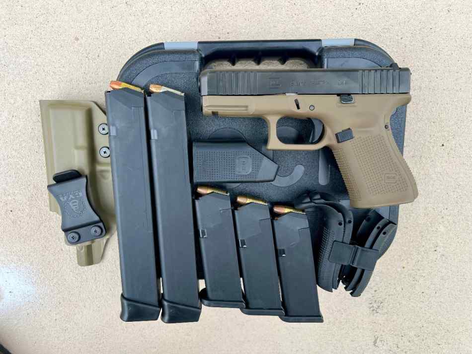 Glock 19 Gen 5 w/ FDE Frame, 5 Mags, Holster