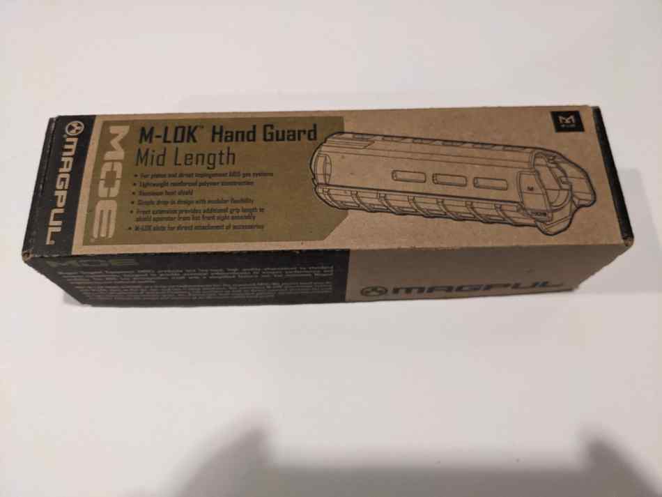 Magpul Midlength M-LOK Handguard MAG426