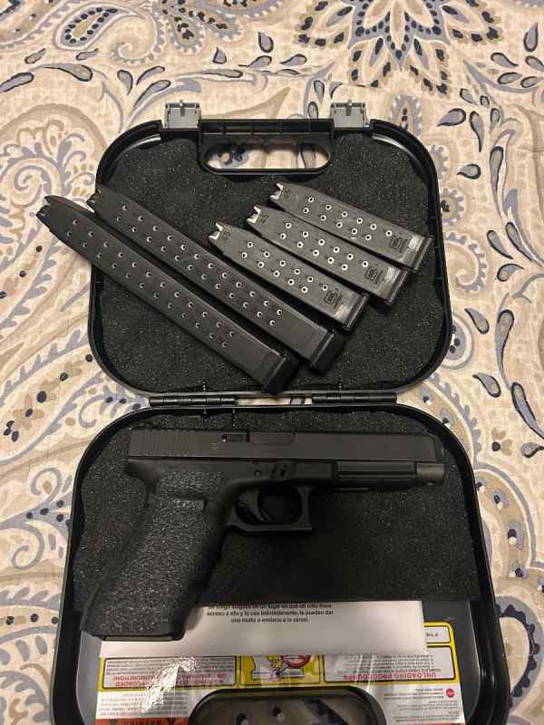 Glock 41 with 6 mags