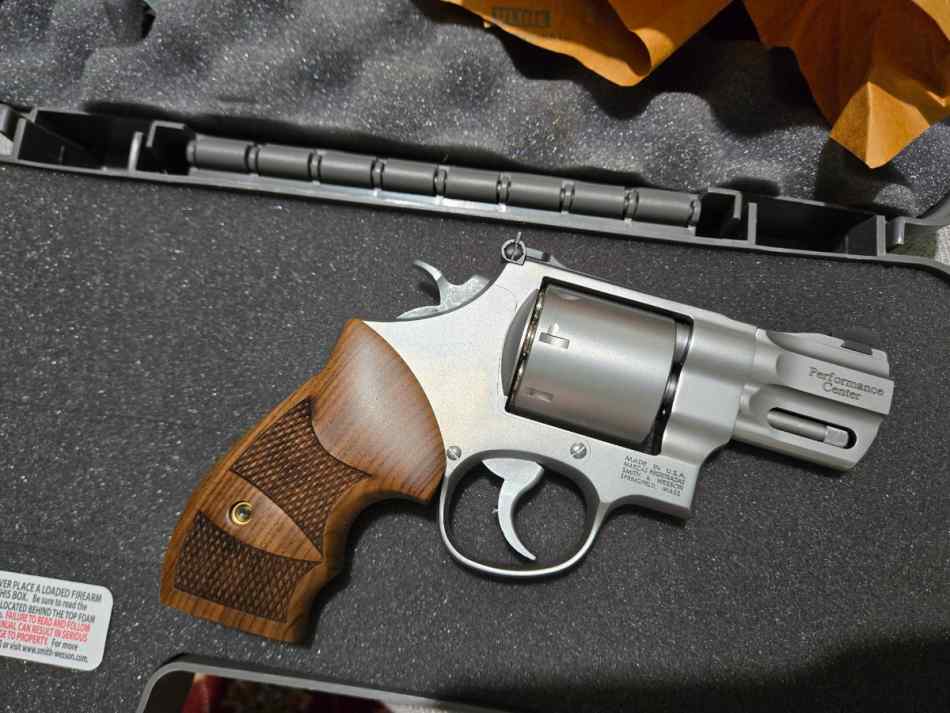 Smith and Wesson 627 Performance Center 8 rounds 