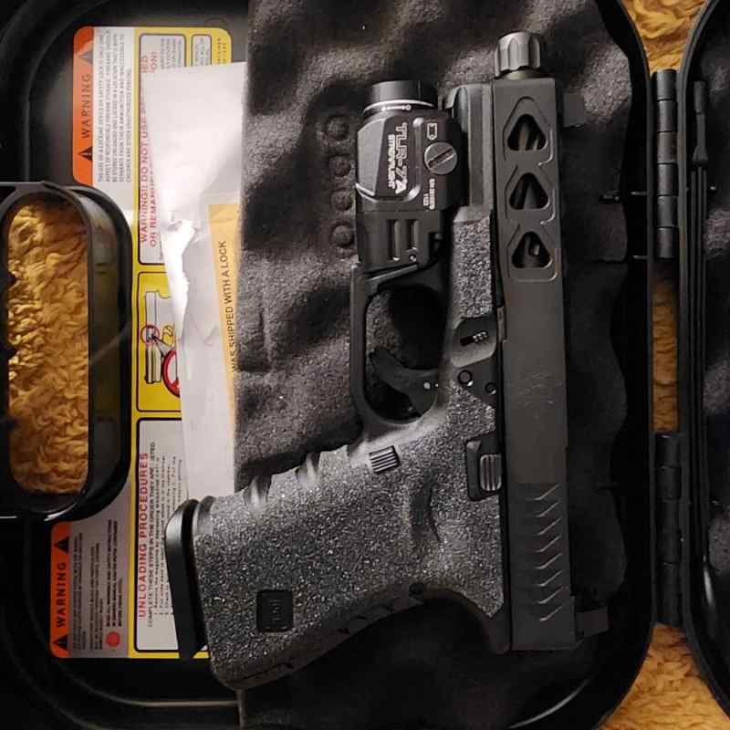 Glock 19 2.jpg