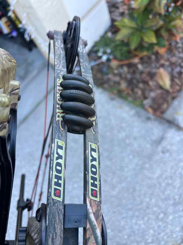 Hoyt “Ruckus” Compound Bow/ Complete