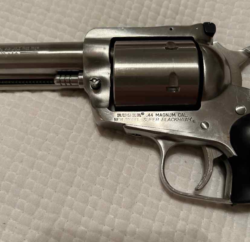 RUGER NEW MODEL SUPER BLACKHAWK 44 MAG