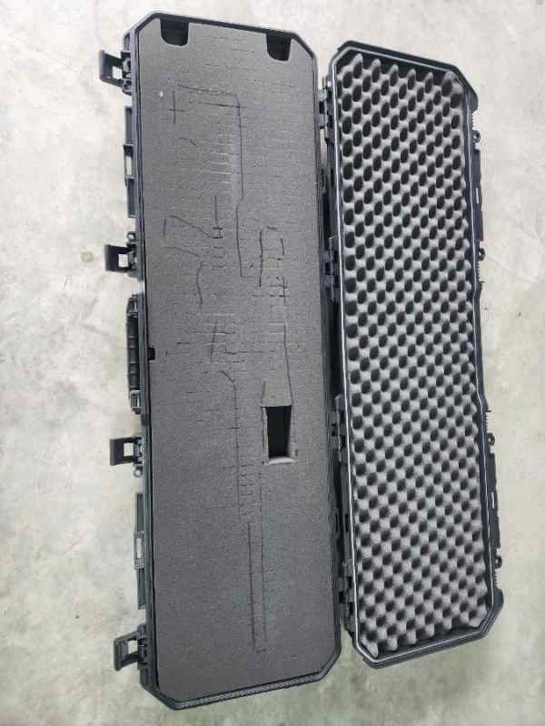 Plano 52 Heavy duty locking roller guncase