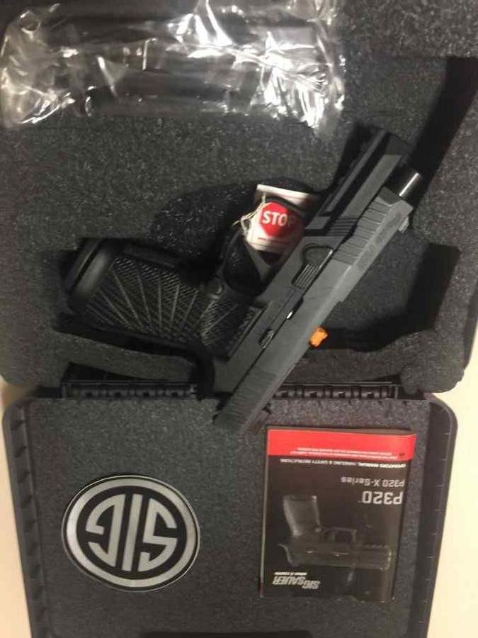 FS/FT Sig P320 XCarry 9mm Pistol W/2 Grip Frames