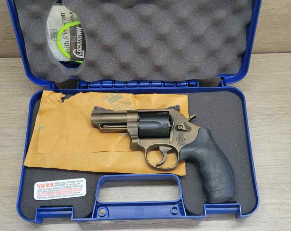 SMITH &amp; WESSON COMBAT 69 2.75&quot; 44 MAGNUM 