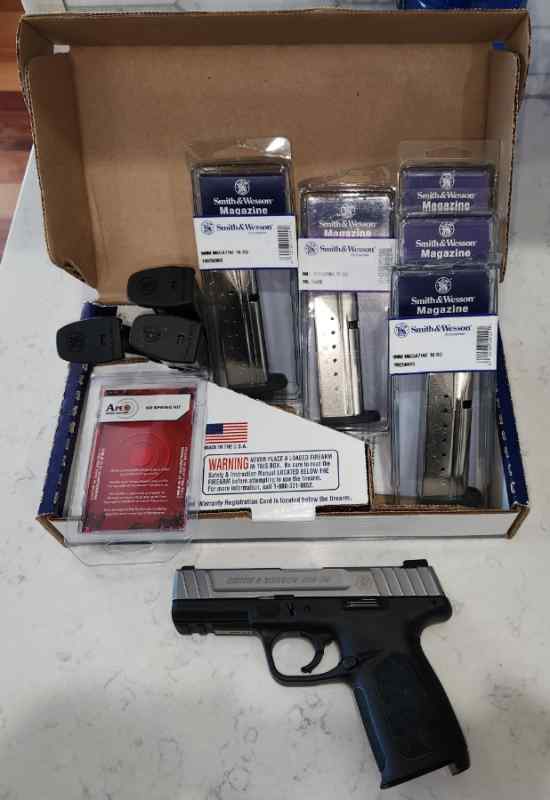 Like new Smith and Wesson SD9VE 