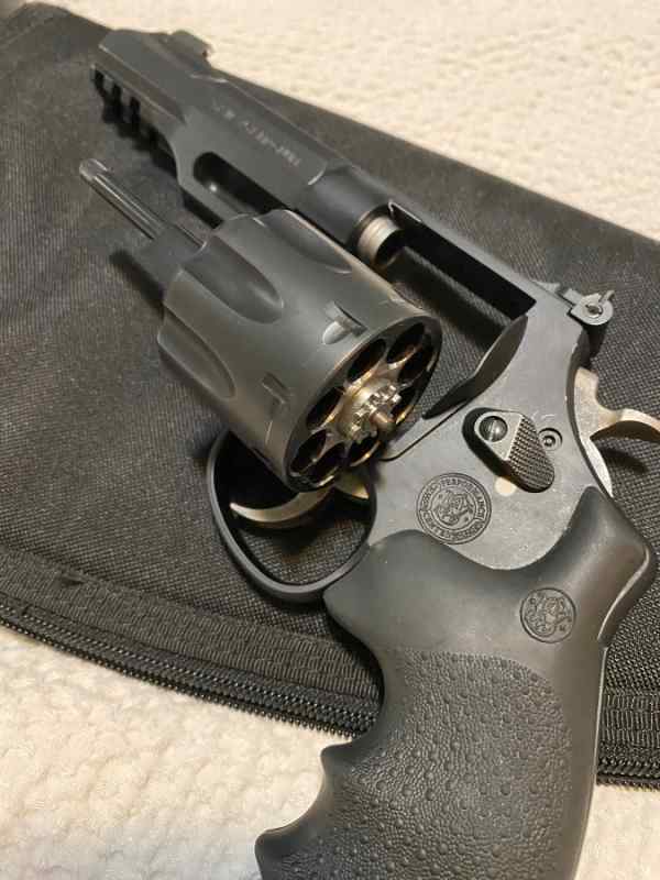 Smith &amp; Wesson M&amp;P R8 Revolver