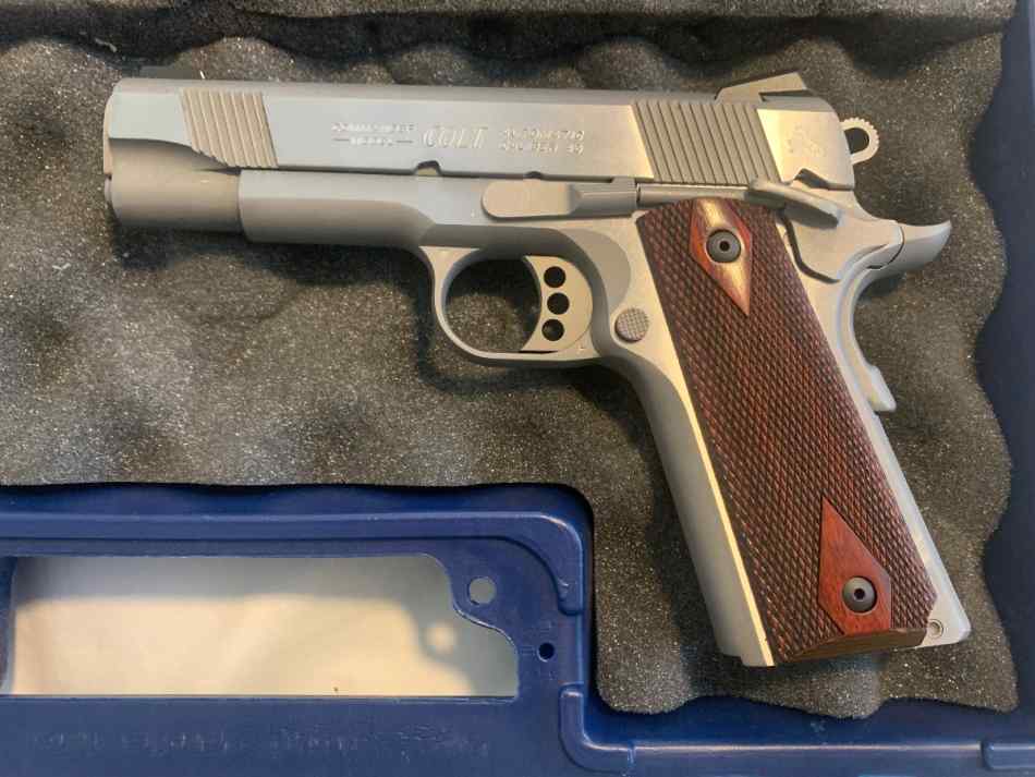 Colt 1911 45ACP Combat Commander stainless