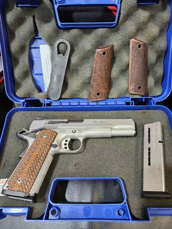 S&amp;W PRO SERIES  1911 