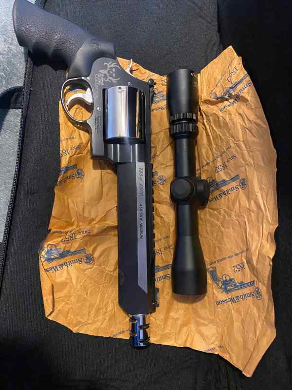 Smith and Wesson bone collector 460 magnum 