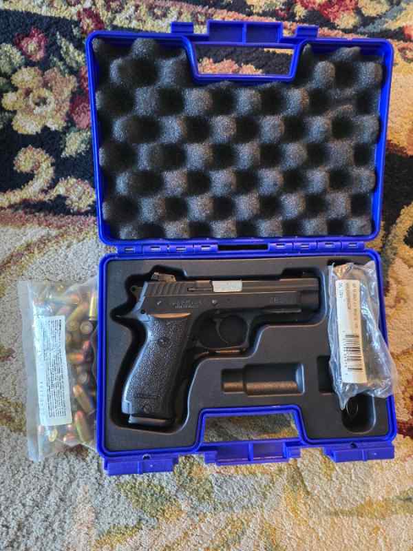 guns2222.jpg
