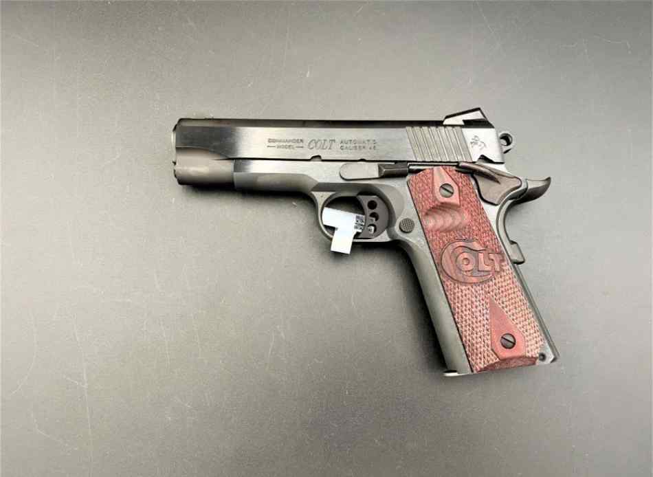 Colt 1911 Combat Commander...jpg