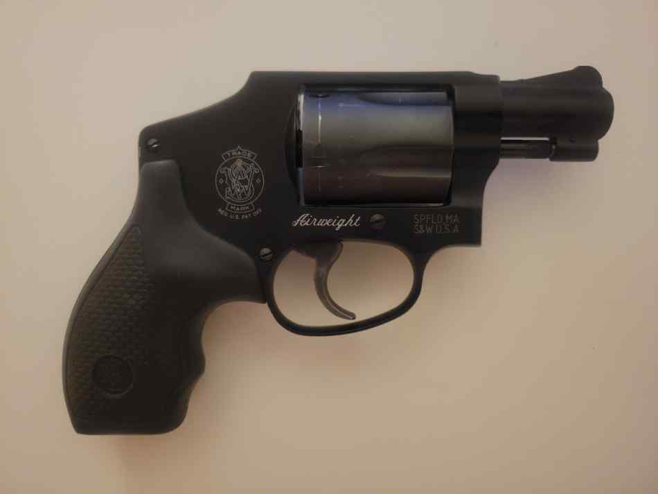 Smith &amp; Wesson 442 38 special revolver