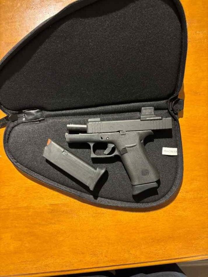Glock 43x W/ Holosun EPS Carry, 2 mags &amp; soft case