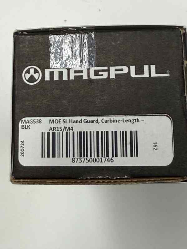 Magpul MOE-SL AR-15 carbine hand guard