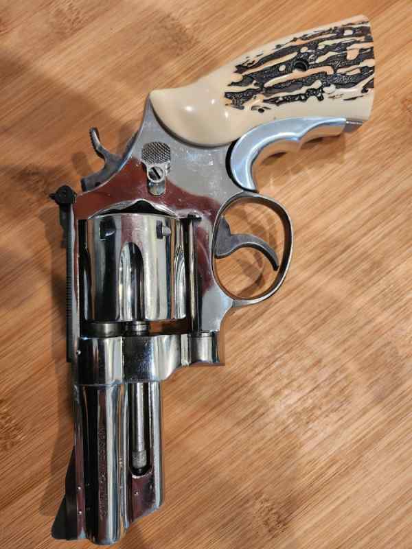 S&amp;W model 27