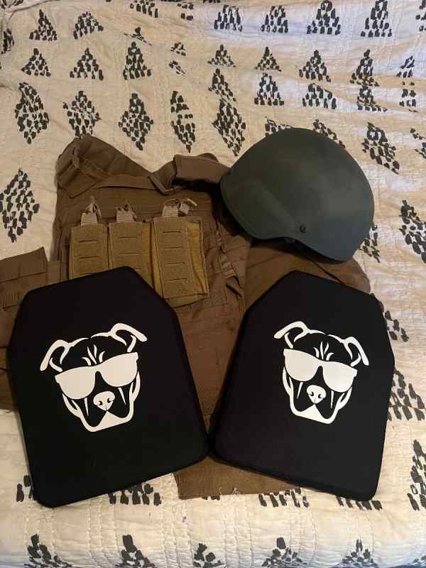 Lvl 4 Body armor with plate carrier / ACH Helmet 