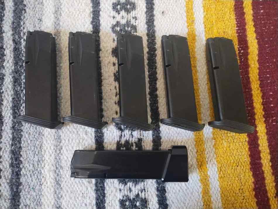 Archon Type B, 9mm magazines