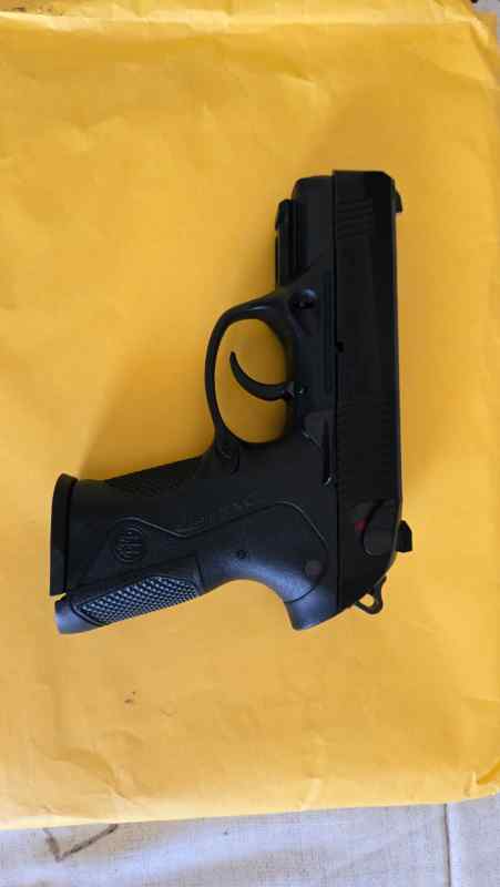 Beretta px4 storm compact 9mm.
