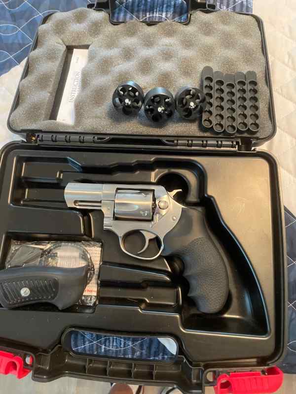 RUGER SP101 Stainless with 8 speed loaders